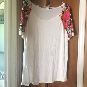 Floral sleeve top!!!💐🌸🌺💐